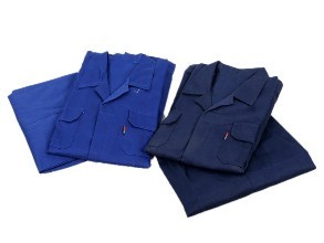 工作? /> 
</p>
<p>
	<br />
</p>
<p>
	1.全棉作业服的保养Q?br />
<br />
如果是棉麻资料的作业服，必定要留意防潮防霉，作业服怎么q行日常的保dQ就必定要留意醋Q由于醋是会(x)Ҏ(gu)l品形成腐蚀的，保藏前要z净Q晒qӀ还有像是一些果汁或者是其他的酸性物质都是需求留意的Q如果不心(j)感染?jin)的话，保藏也要留意按色彩深分cM藏，免的怺染色Q那p立即用清水来处理Q不然的话时M?jin)就会(x)清z不掉?br />
<br />
2.作业服的清洗Q?br />
<br />
如果是丝l的作业服，丝绸的要点也是防潮，它比奛_子还娇气。，淡色的一些作业服的话z的比较久就?x)呈现掉色的现象Q我们的作业服才不会(x)׃我们的错误做法而减短他们的寿数Q如果是q样的话Q那么就可以再水中加一些清z剂Q然后跑半个时左右Q然后再用清水来q行清洗Q期望大安做好作业服的保养Q每天都I着新的服Q轻松作业?</p>
<p>
	<br />
</p>
<p>
	<br />
	<div>
		<br />
	</div>
</p>
<p>
	<br />
</p>
<p>
	<br />
</p> 
						   </p>
					</div>
					  <p>发布旉Q?017-08-18 </p>
                    <p>来源Q?a href='http://www.coleslawblog.com/news/22.html'>http://www.coleslawblog.com/news/22.html</a></p>
          
					<ul class=